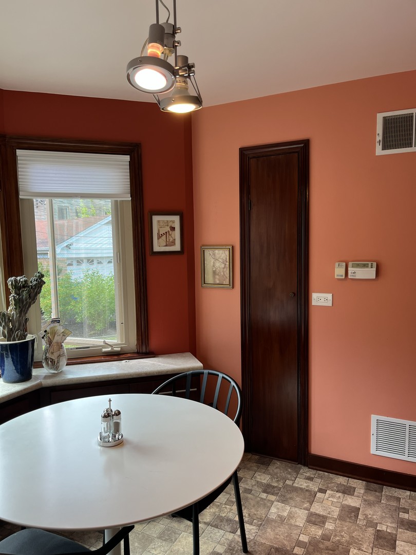 9414 S Bell Avenue Property Photo 13