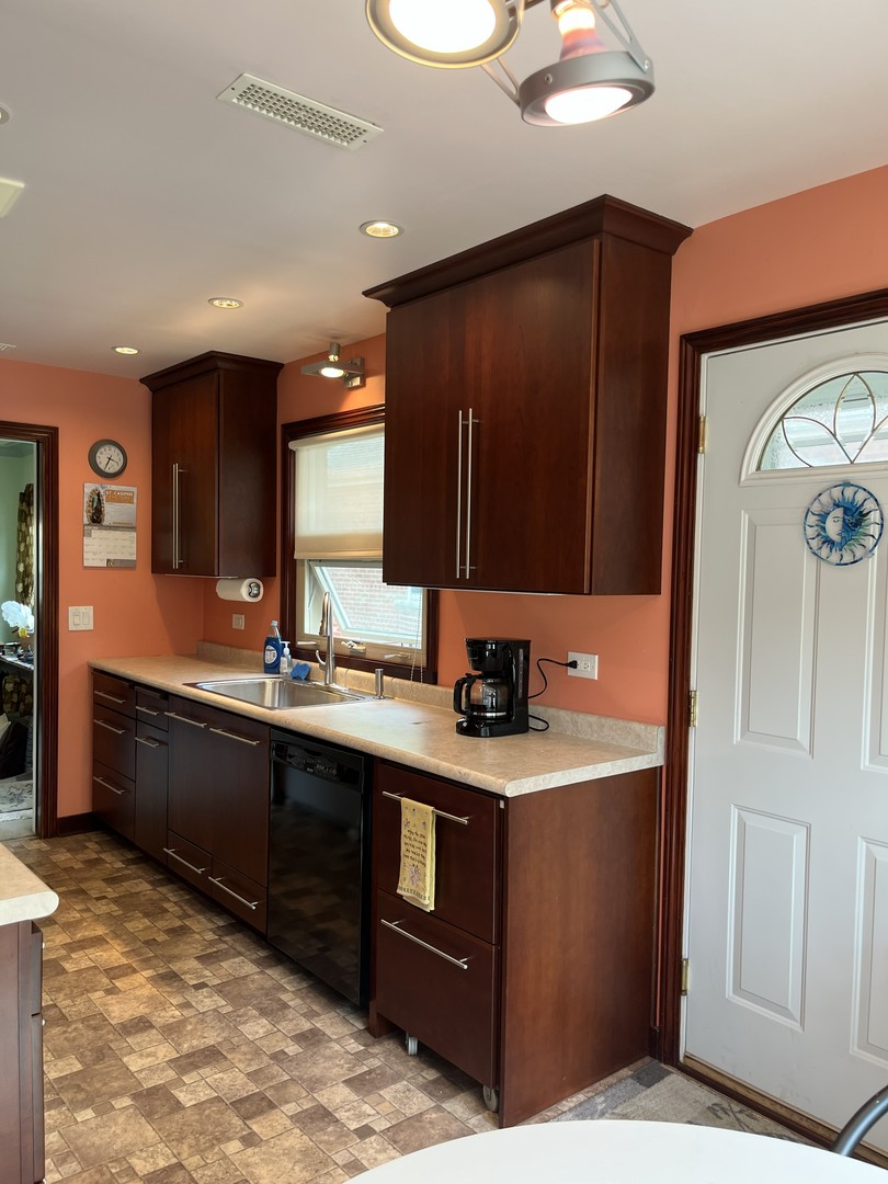 9414 S Bell Avenue Property Photo 14