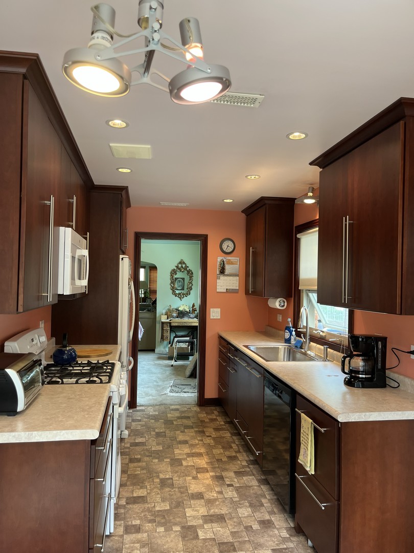 9414 S Bell Avenue Property Photo 15