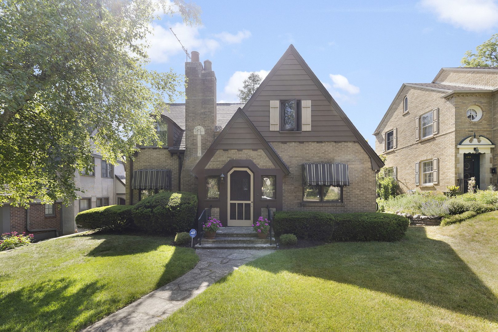 324 N GARDINER Property Photo 1
