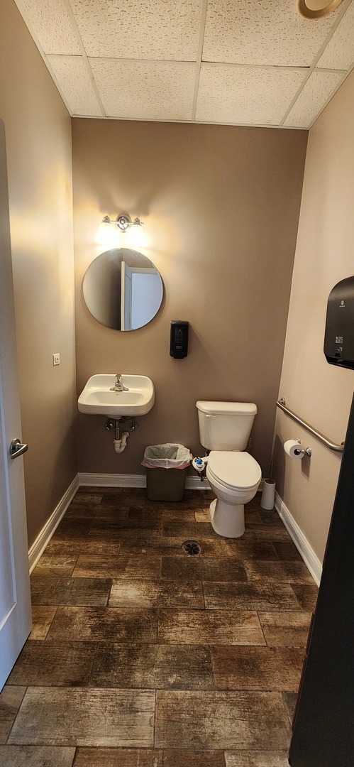 2541 Division Street 103-104 Property Photo 28