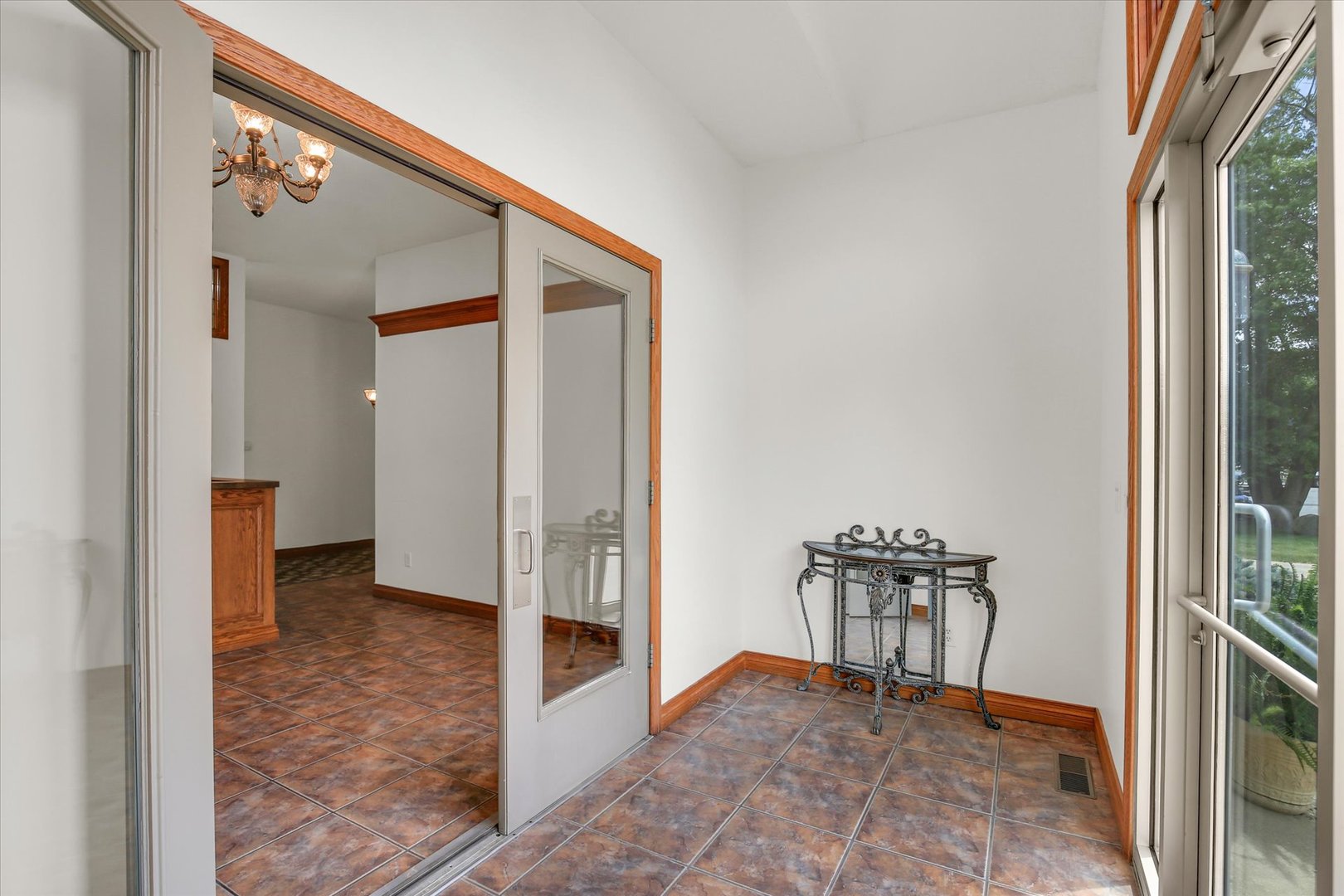 606 W Oak Street Property Photo 8
