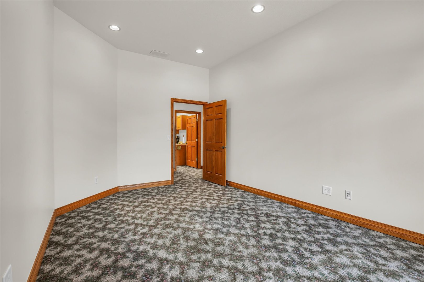 606 W Oak Street Property Photo 22