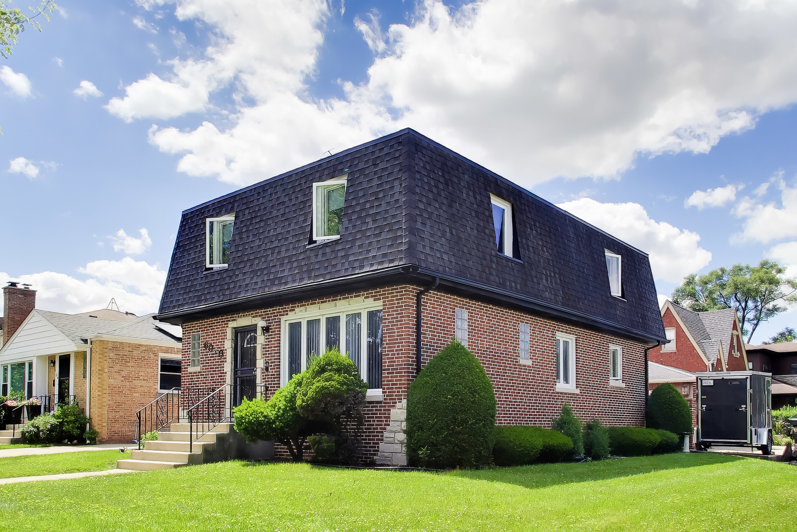 6040 N Niagara Avenue Property Photo 1