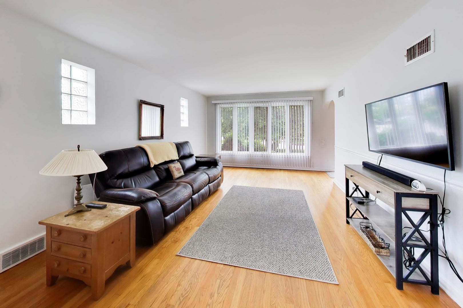 6040 N Niagara Avenue Property Photo 2