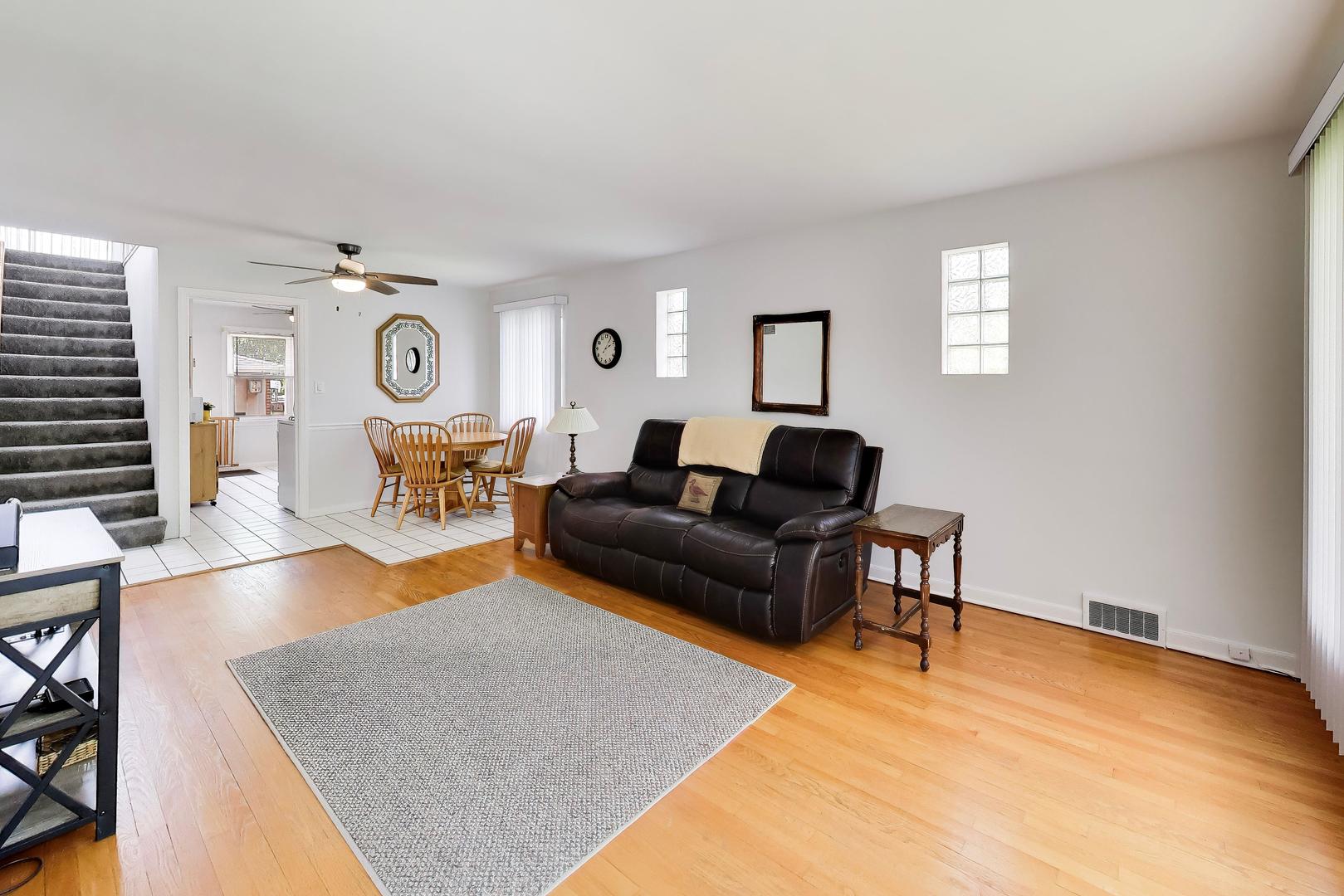 6040 N Niagara Avenue Property Photo 3
