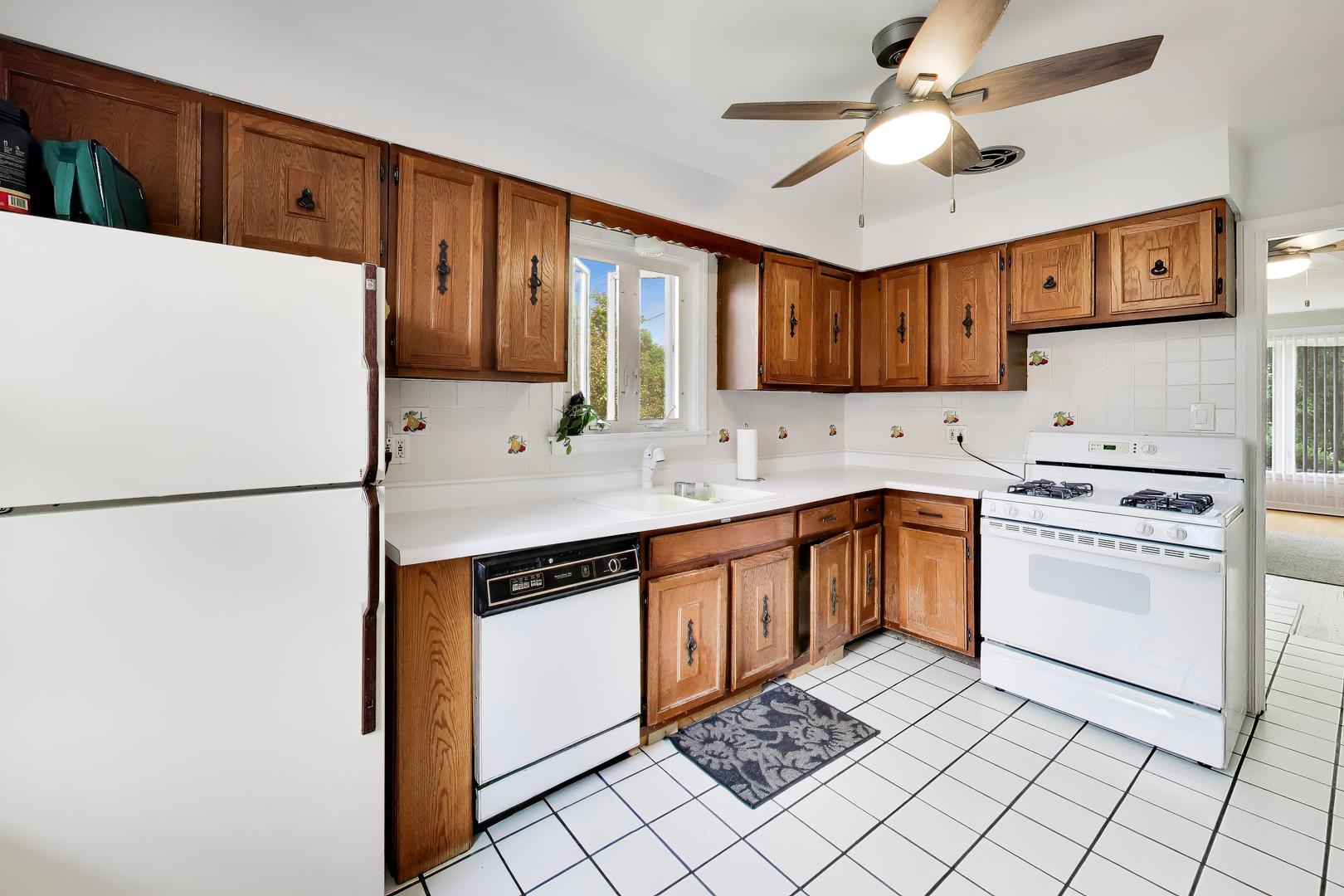 6040 N Niagara Avenue Property Photo 4