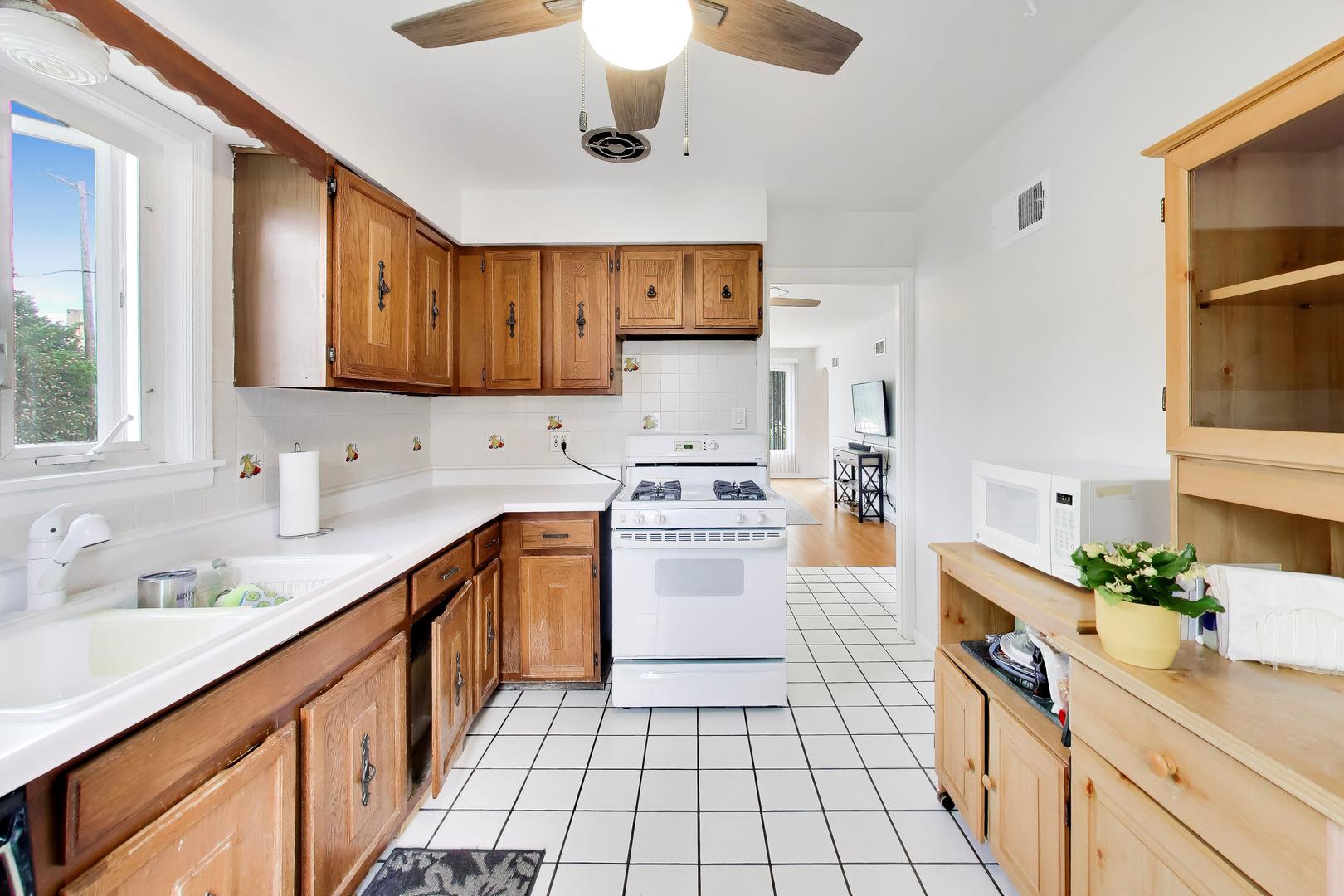 6040 N Niagara Avenue Property Photo 8
