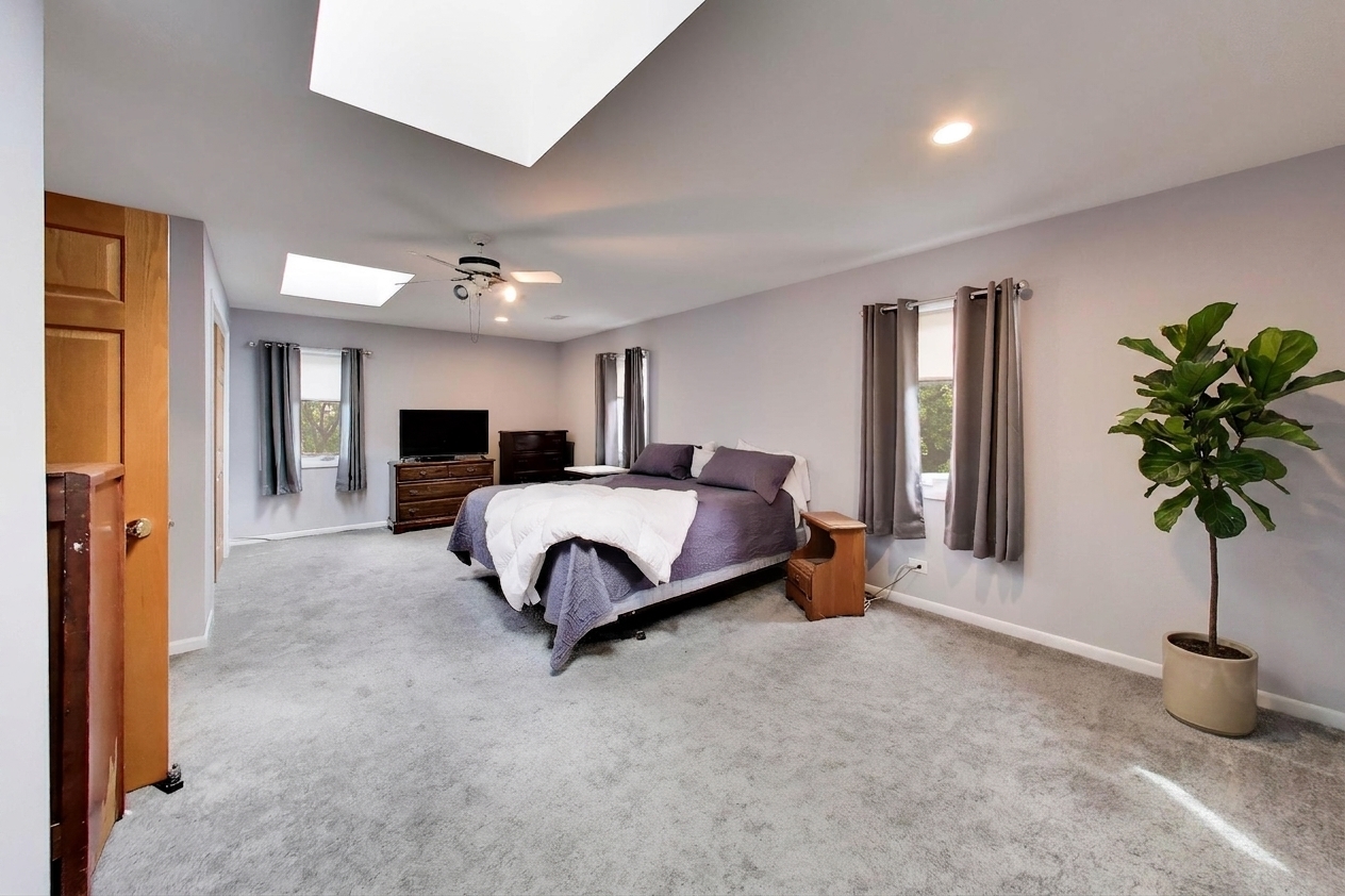 6040 N Niagara Avenue Property Photo 9