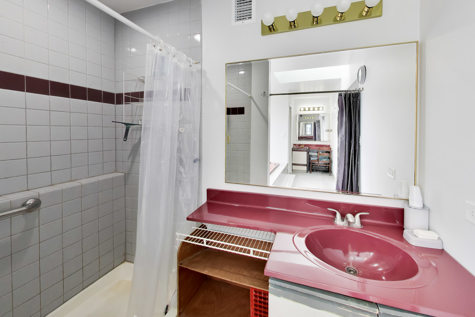 6040 N Niagara Avenue Property Photo 11