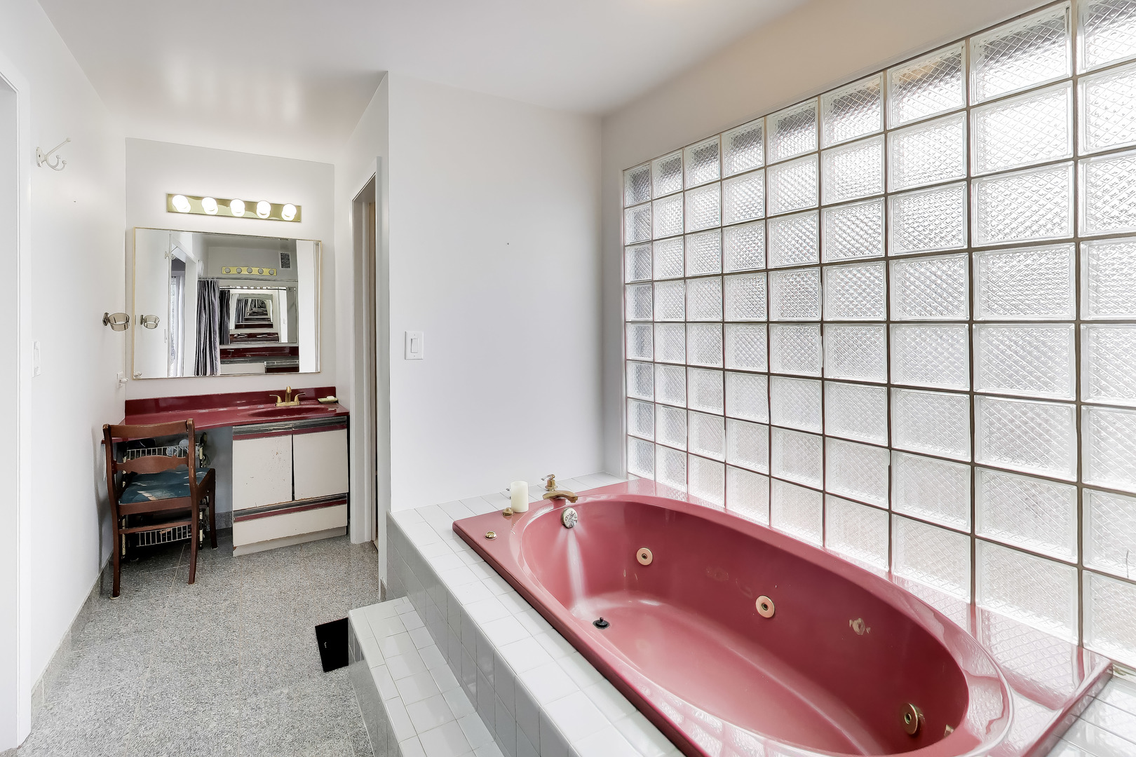 6040 N Niagara Avenue Property Photo 12