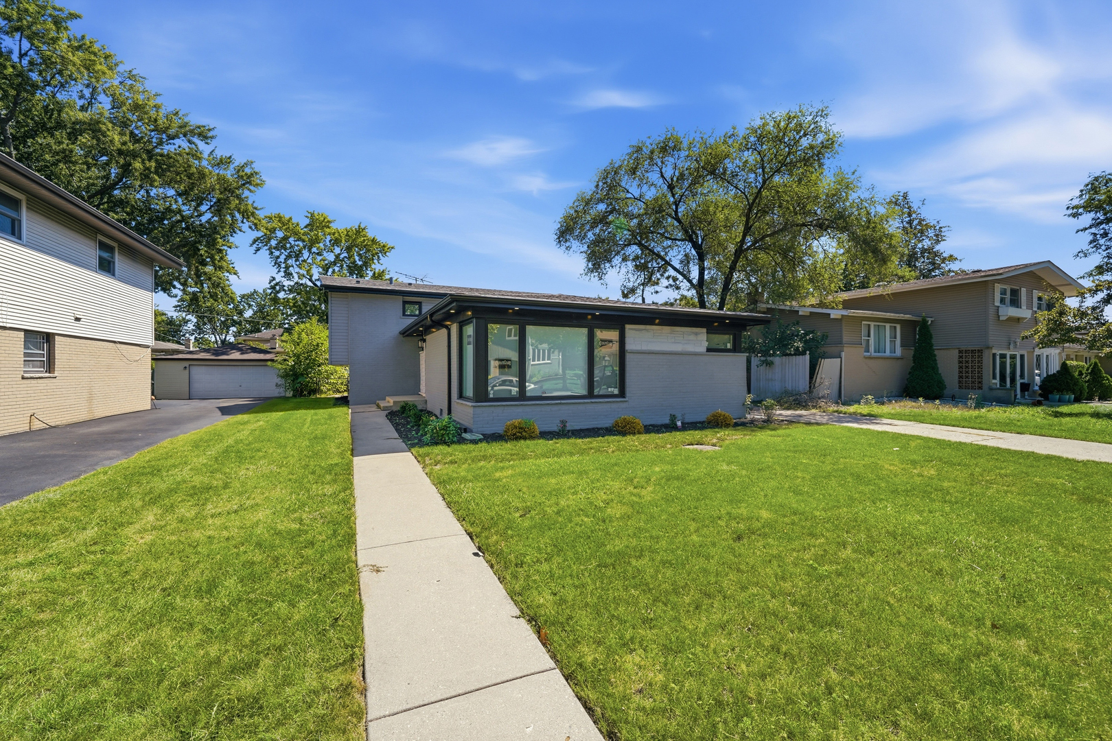 9407 Ozark Avenue Property Photo 2