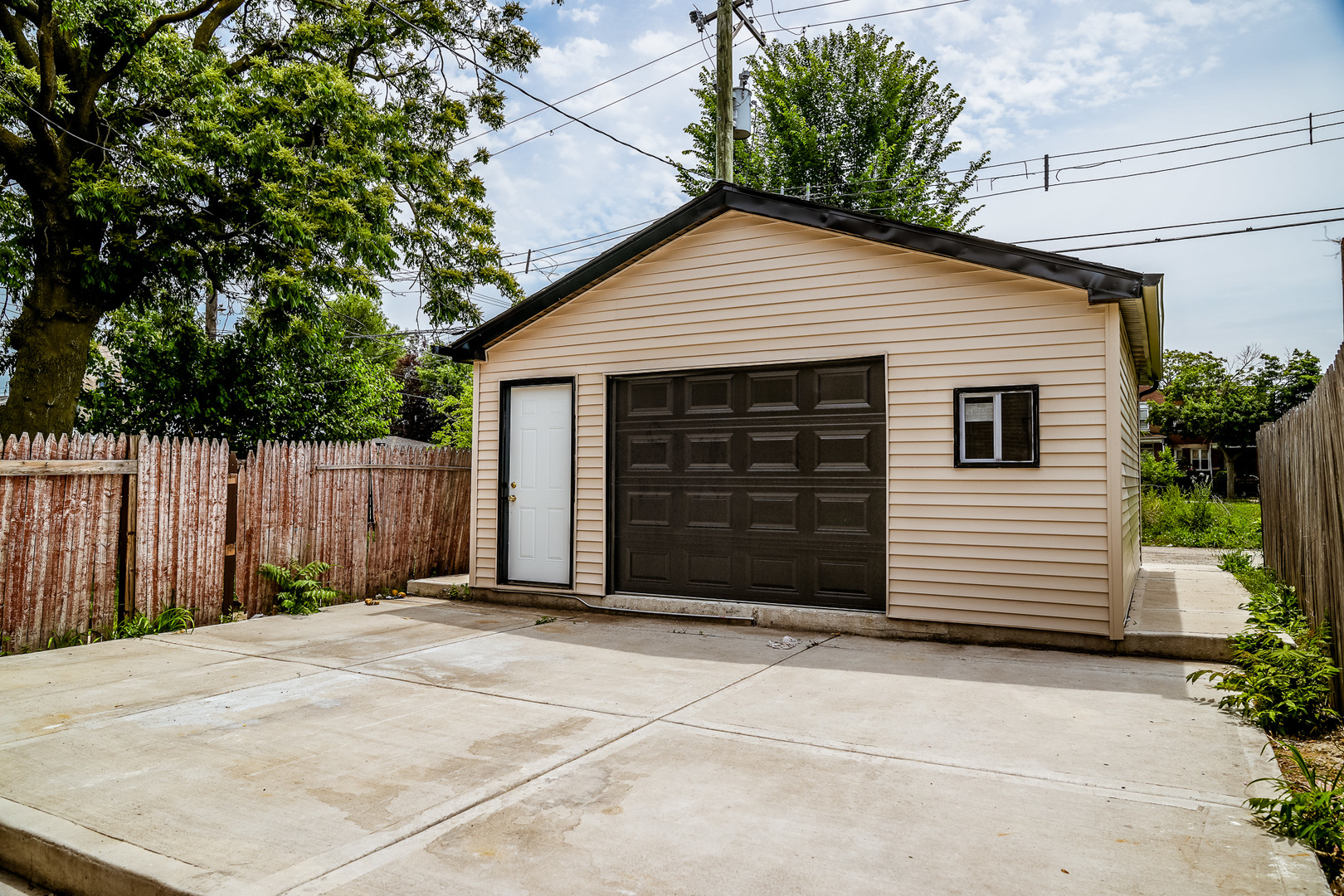4419 W Gladys Avenue Property Photo 5