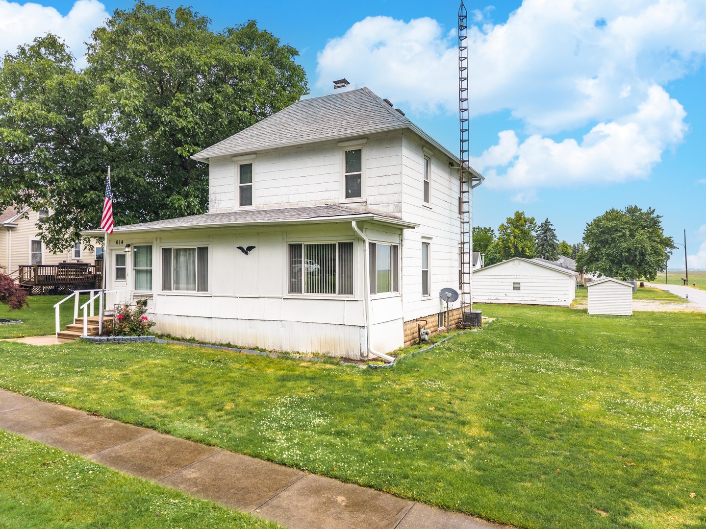 614 E Ash Street Property Photo 1