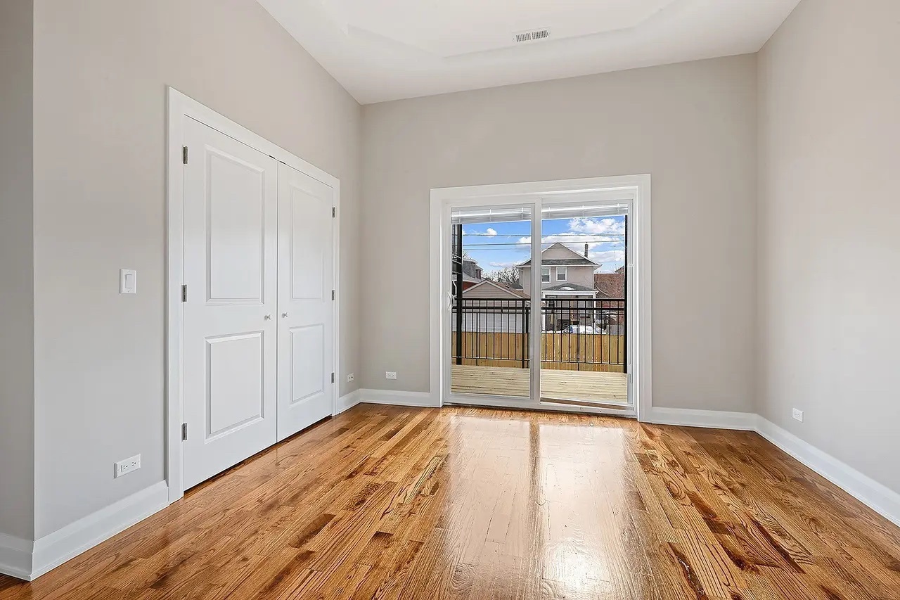 5955 W Superior Street Property Photo 4