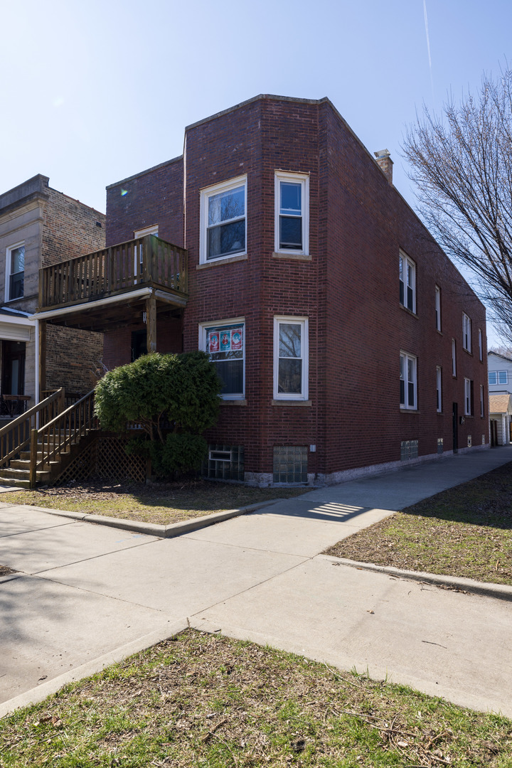 2648 N Francisco Avenue Property Photo 3