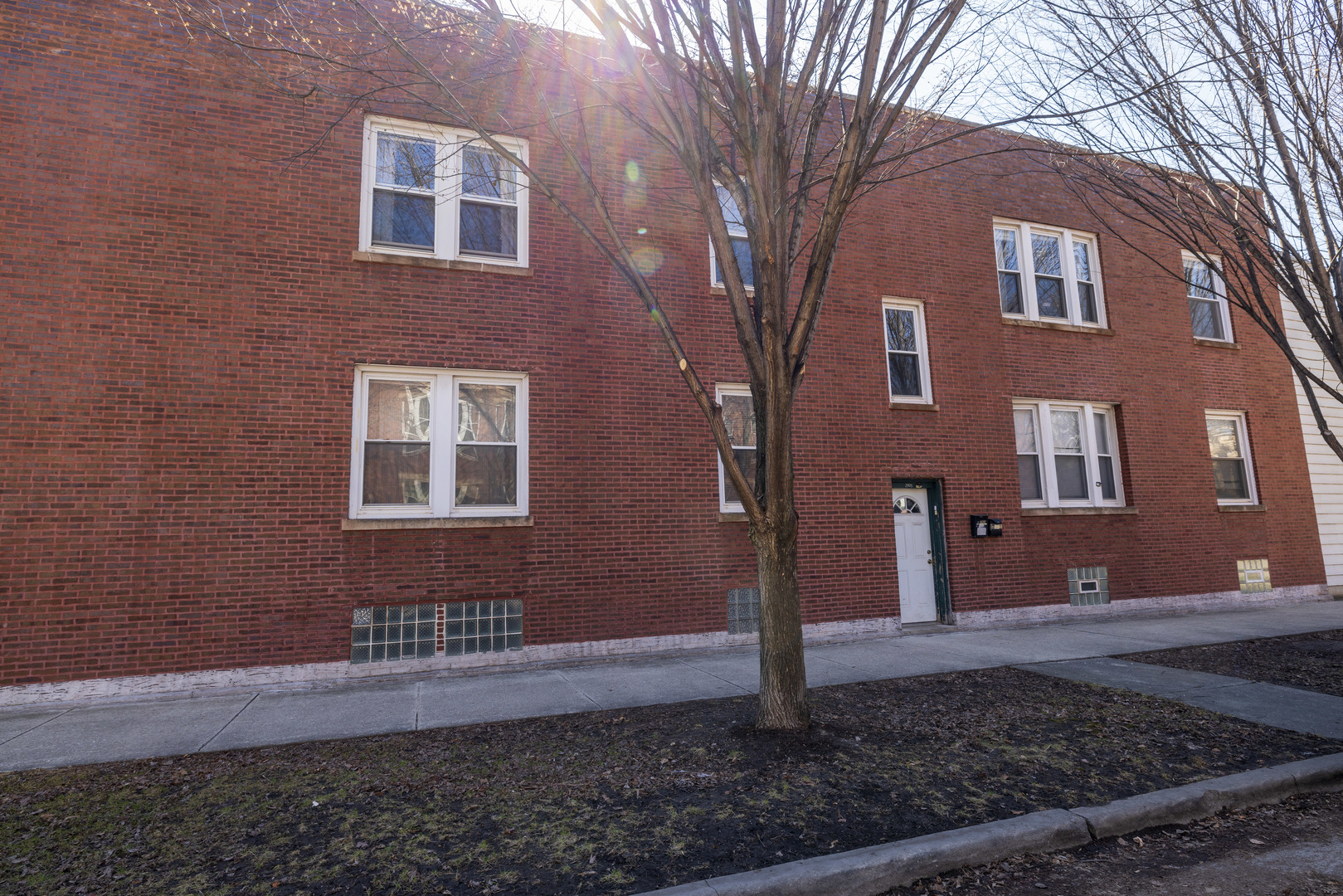 2648 N Francisco Avenue Property Photo 4