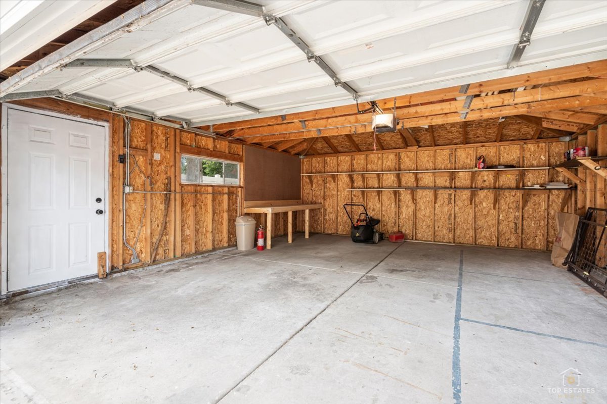 402 N Douglas Avenue 402 Property Photo 22