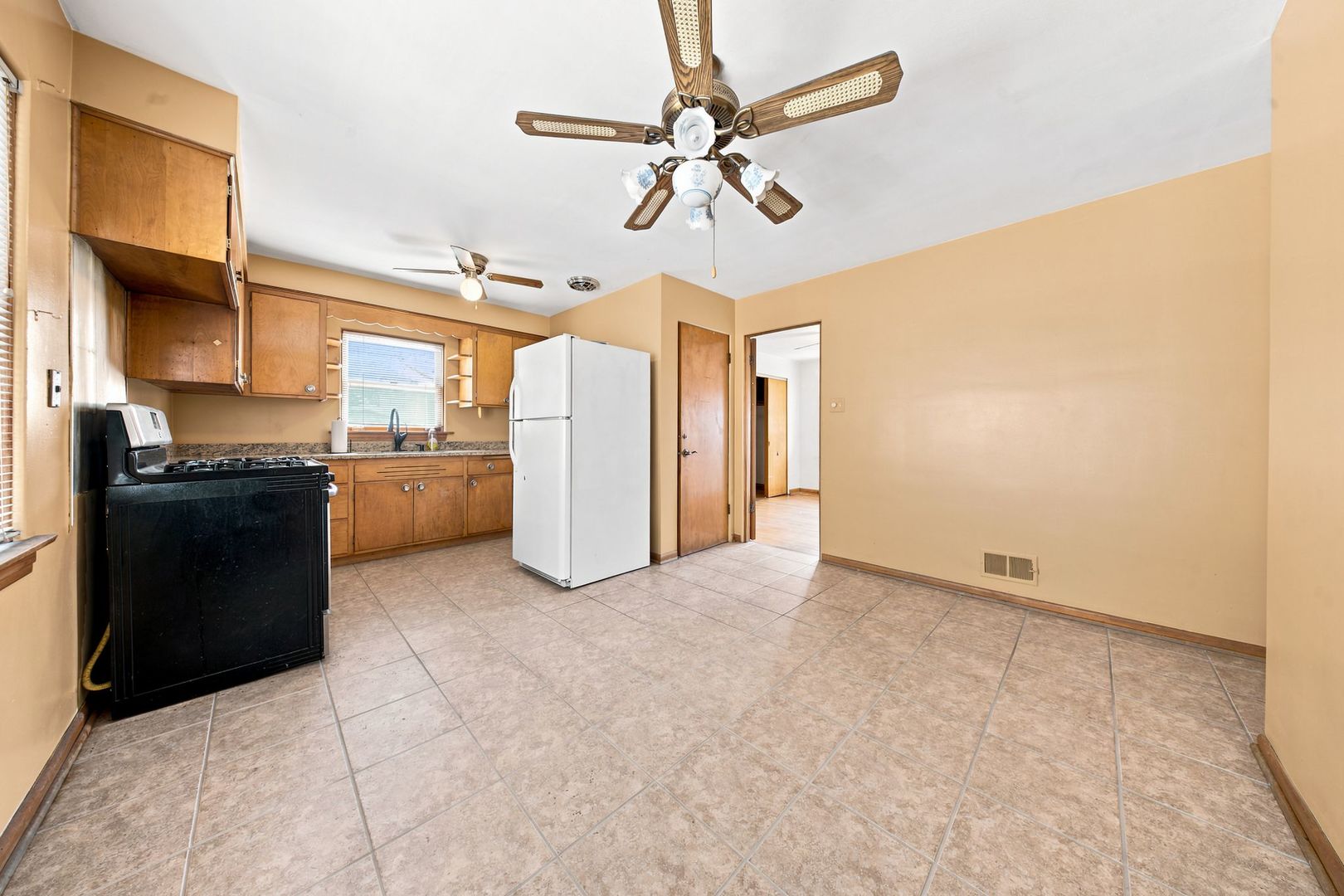 3919 Scoville Avenue Property Photo 6
