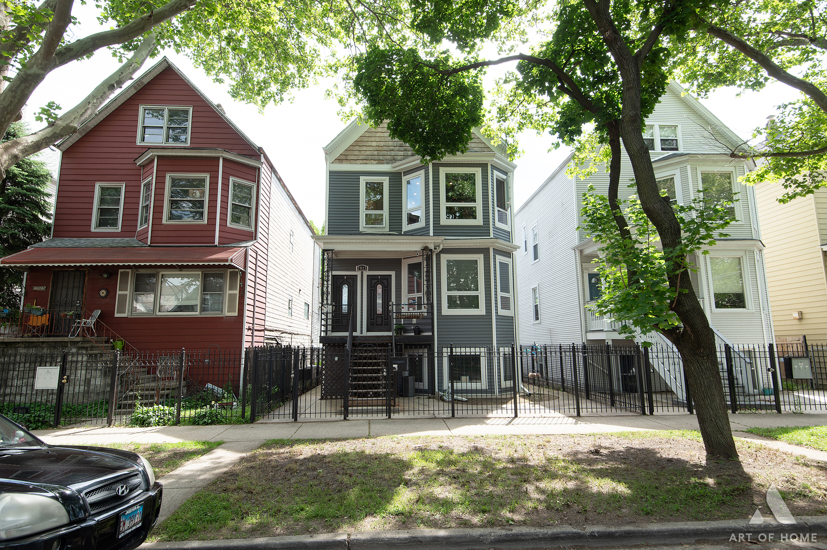 2821 N Springfield Avenue Property Photo 3