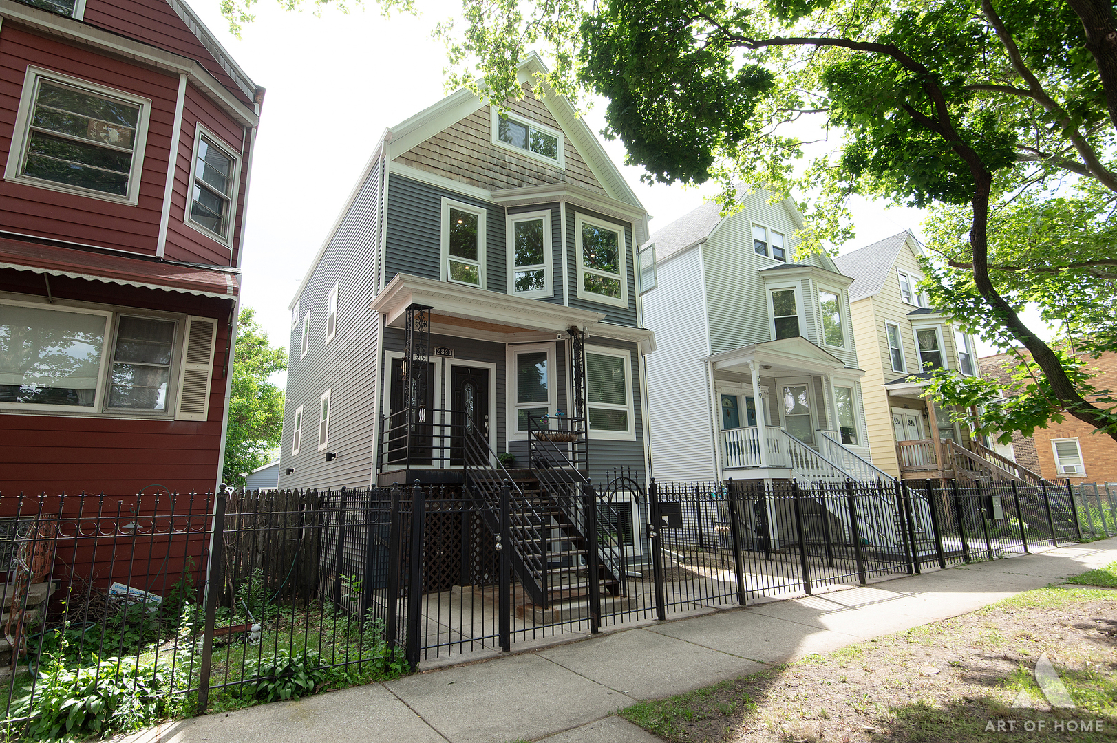 2821 N Springfield Avenue Property Photo 4