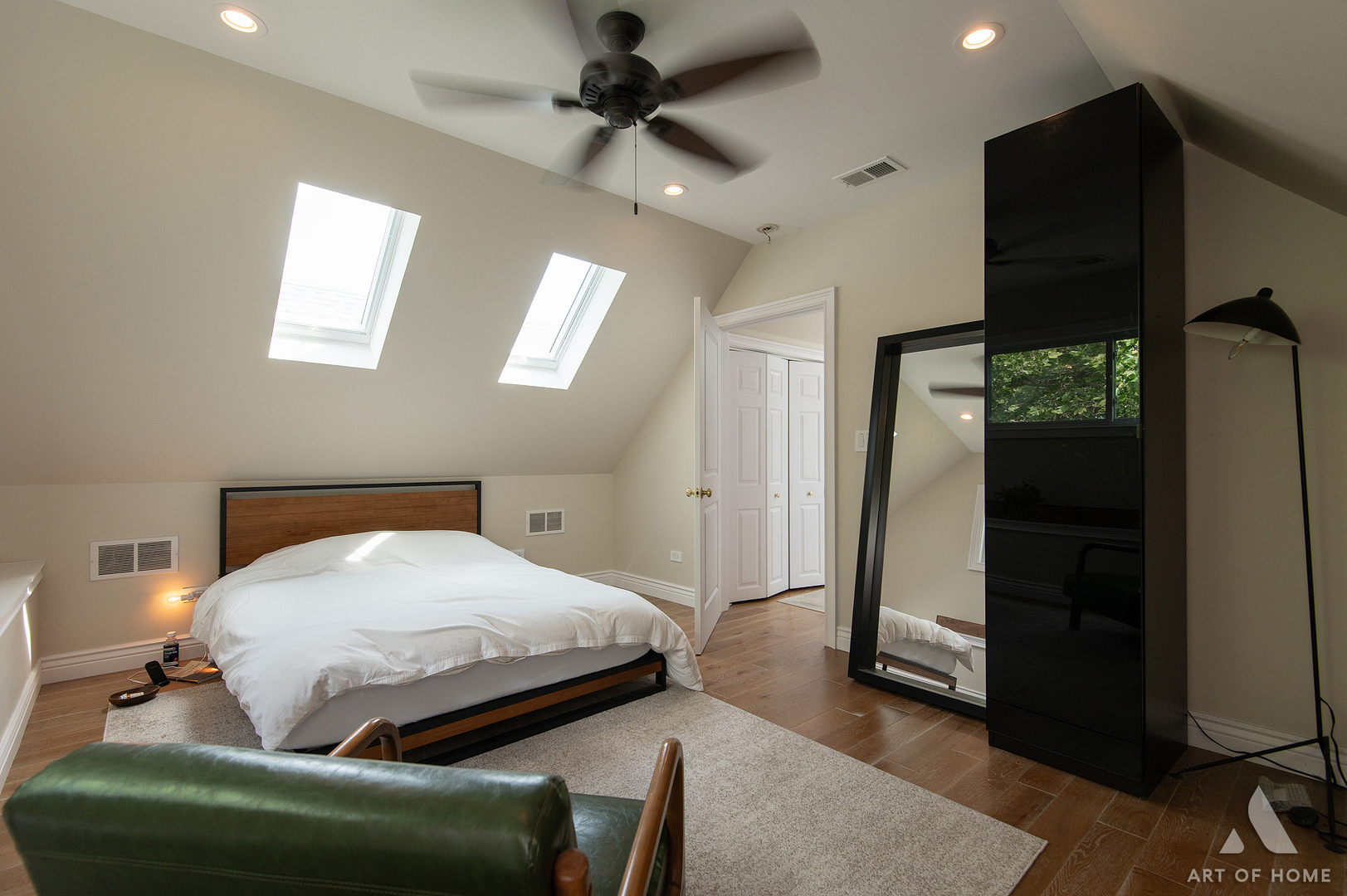 2821 N Springfield Avenue Property Photo 12