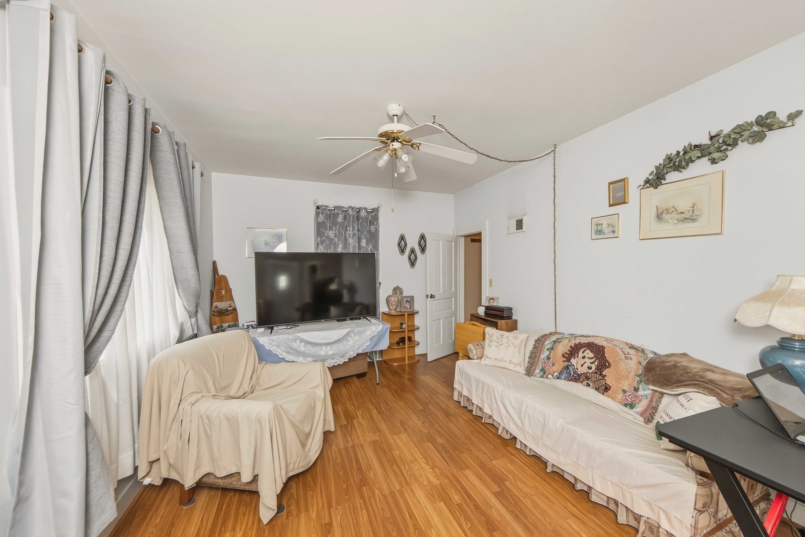 324 W First Street Property Photo 7