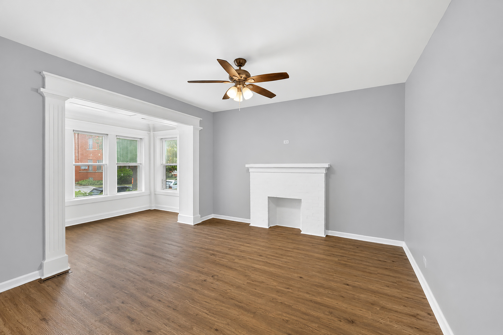 7406 S Crandon Avenue Property Photo 3