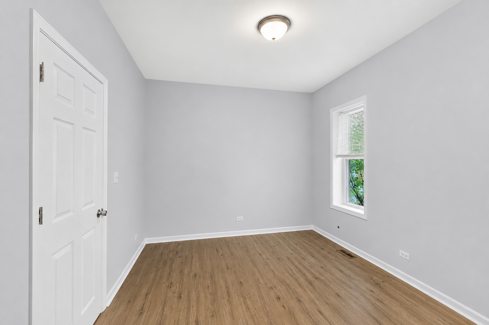 7406 S Crandon Avenue Property Photo 7