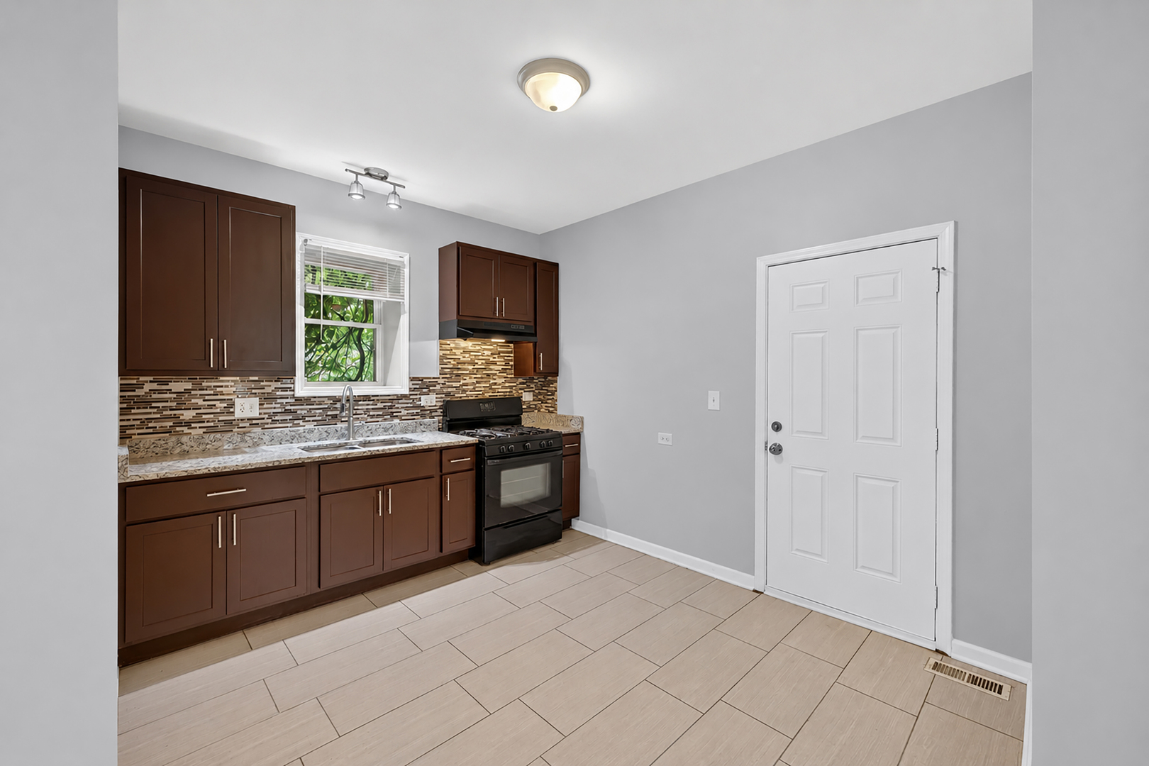 7406 S Crandon Avenue Property Photo 10