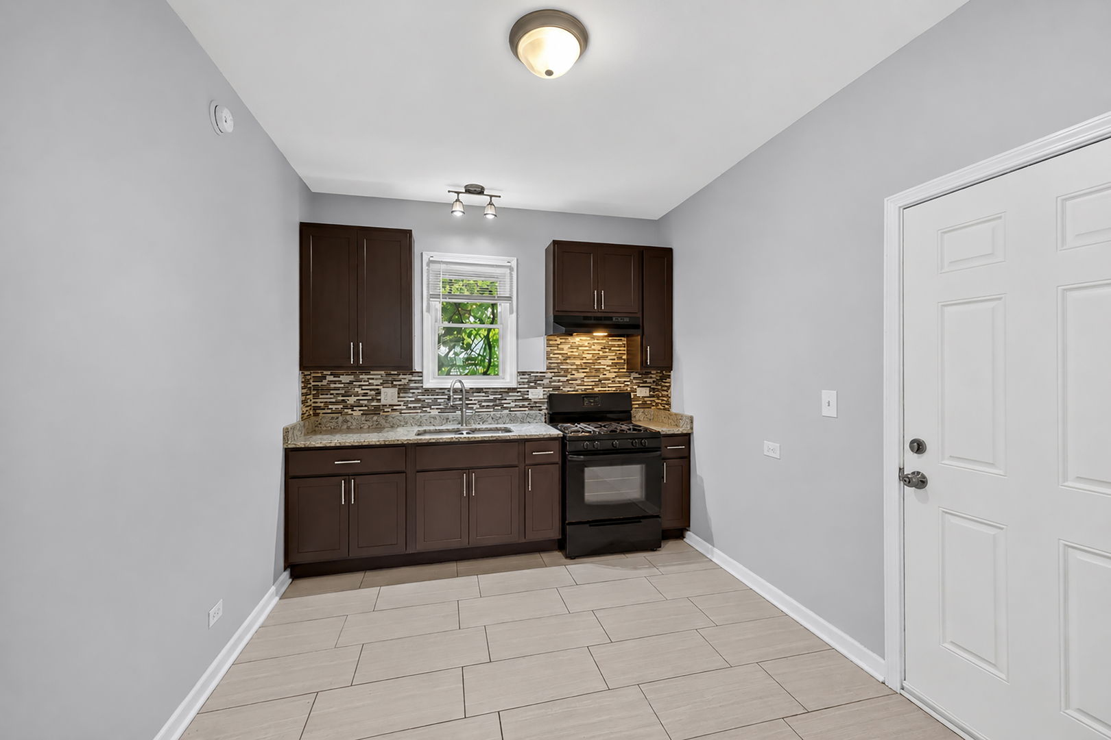 7406 S Crandon Avenue Property Photo 11