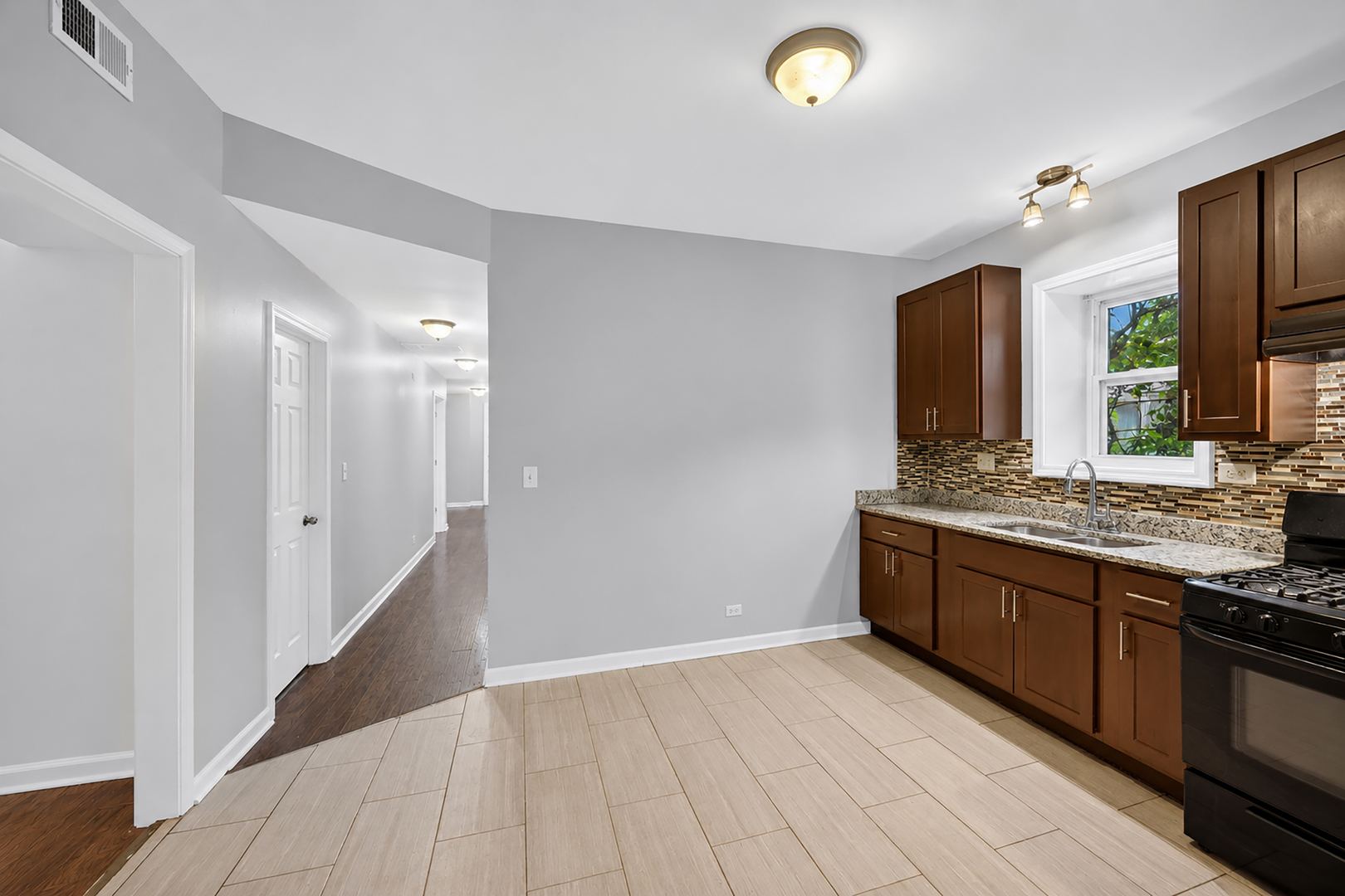 7406 S Crandon Avenue Property Photo 18