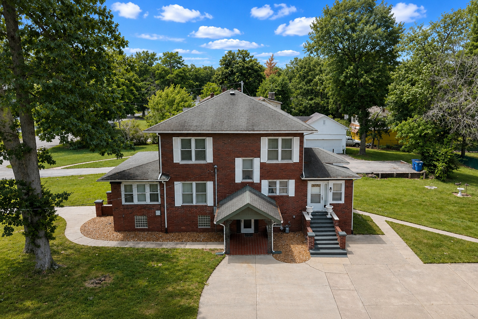 1800 Franklin Avenue Property Photo 3