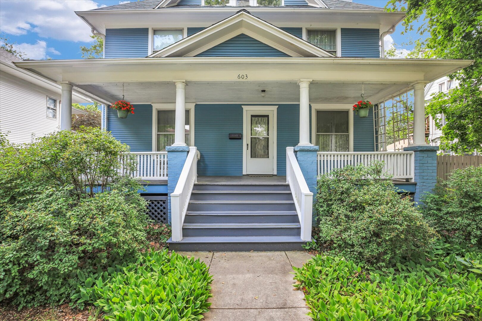 603 W Illinois Street Property Photo 4