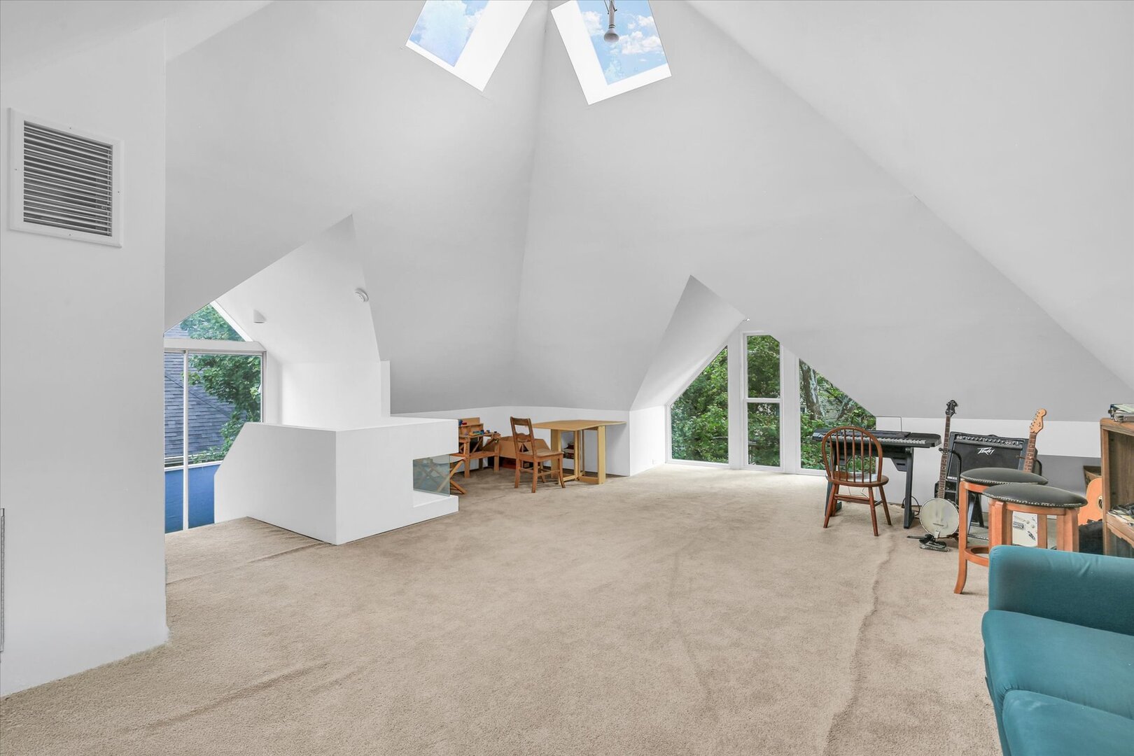 603 W Illinois Street Property Photo 23