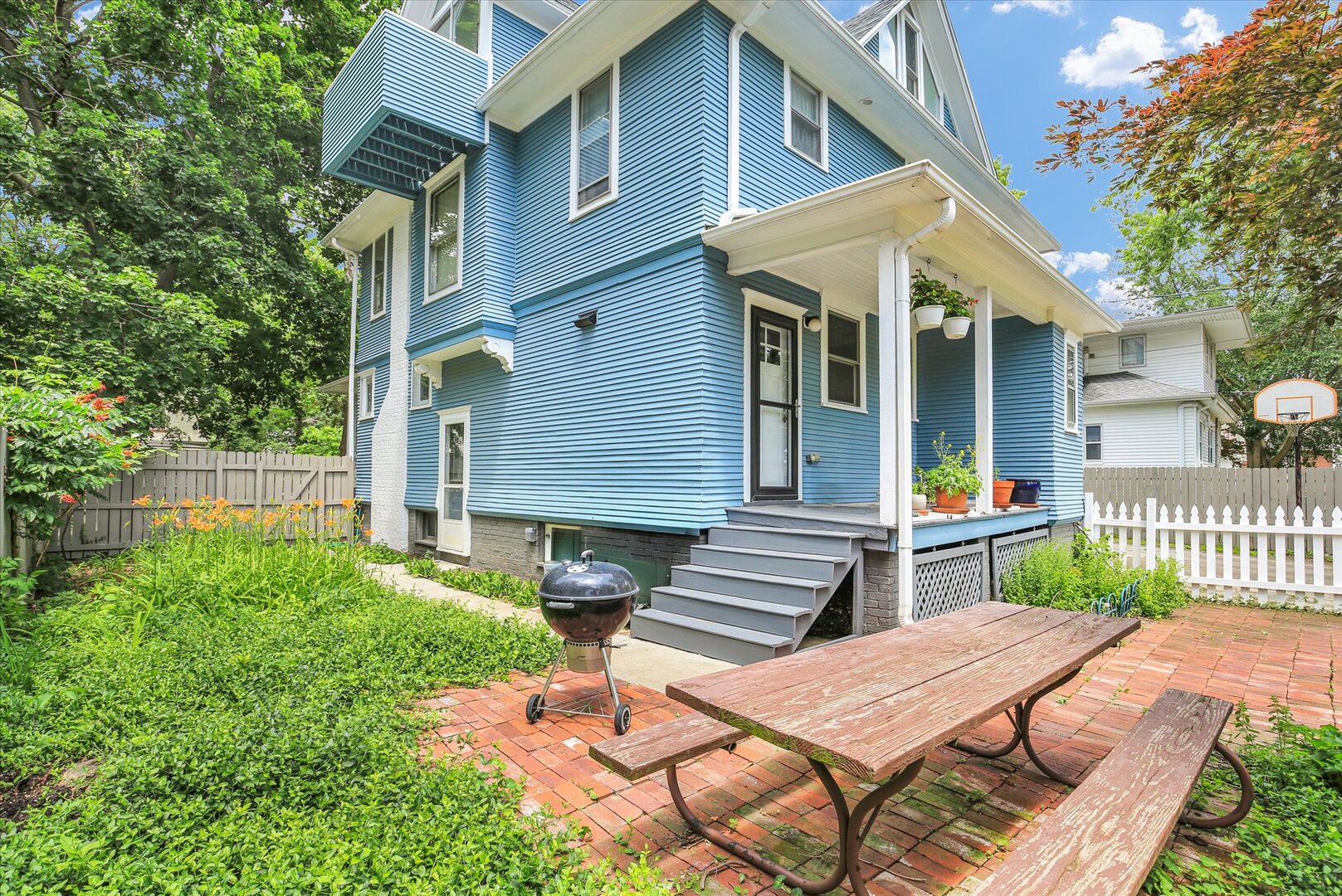 603 W Illinois Street Property Photo 37