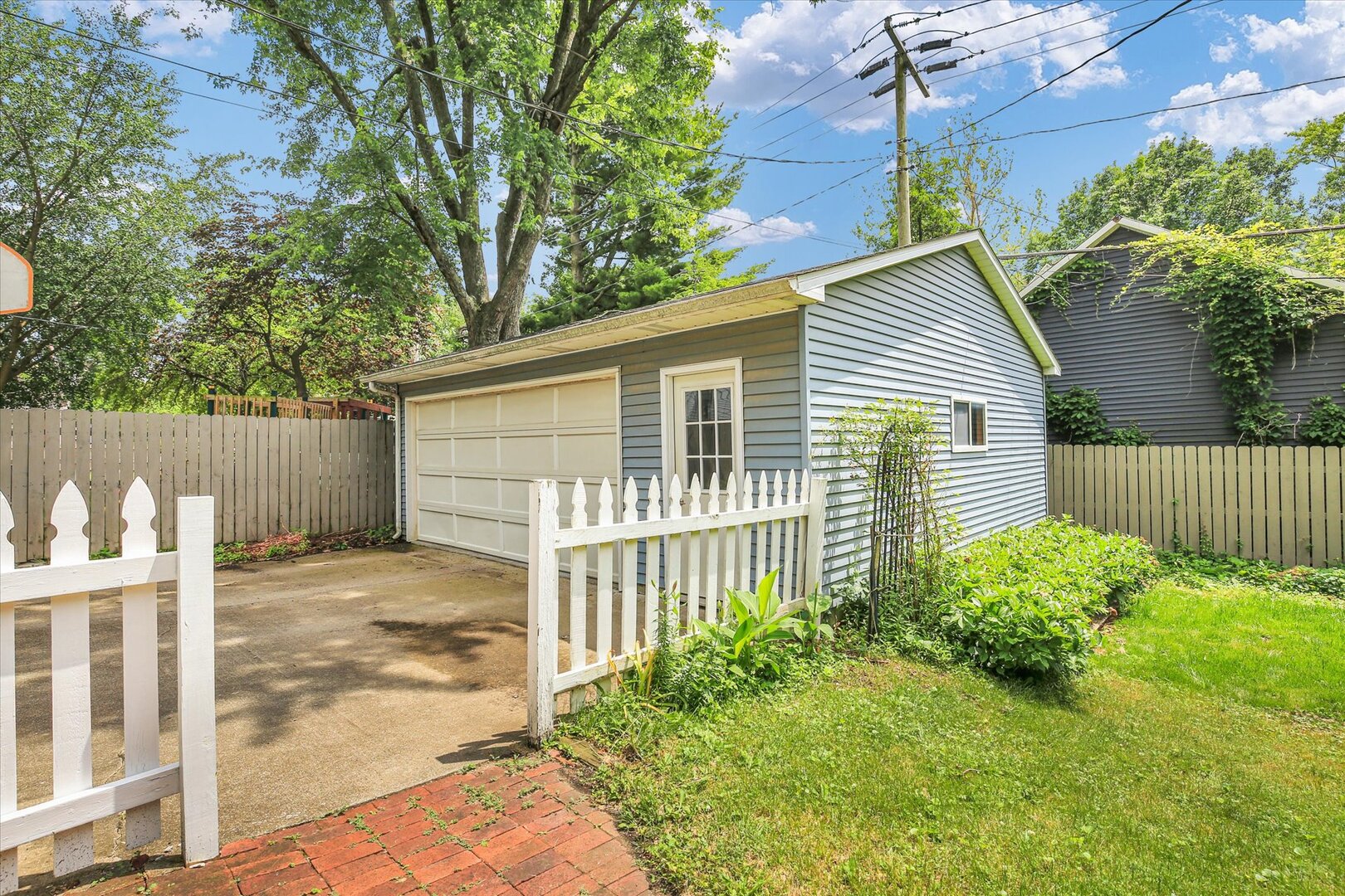 603 W Illinois Street Property Photo 43
