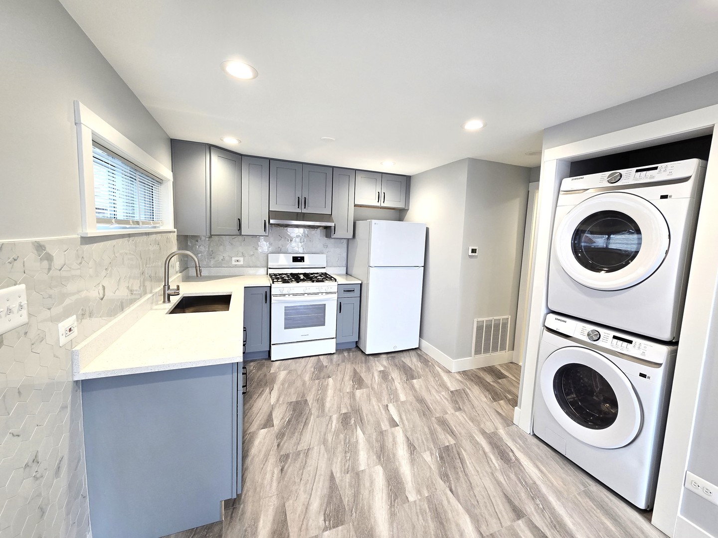 334 W 29th Street Property Photo 6