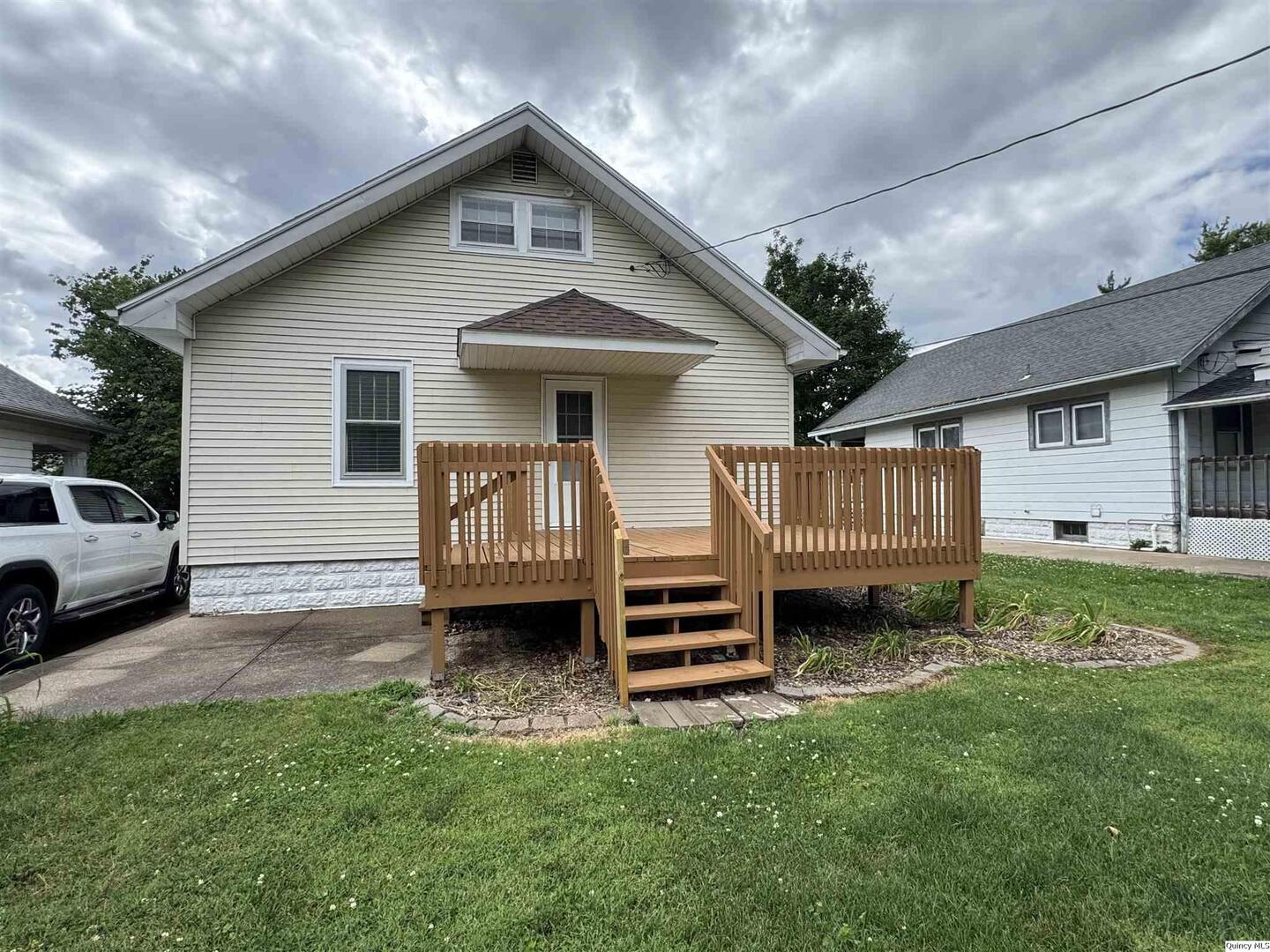 627 S 20th Property Photo 2