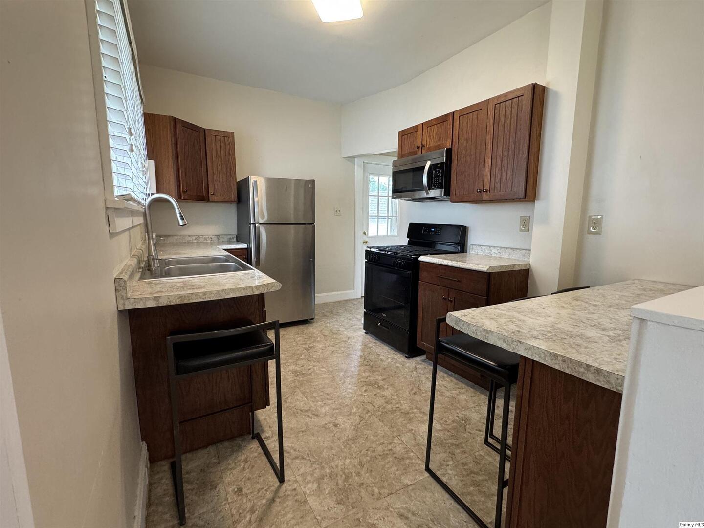 627 S 20th Property Photo 3