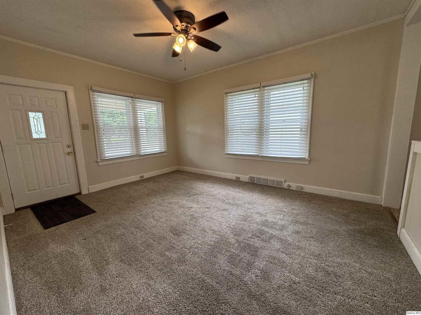 627 S 20th Property Photo 4