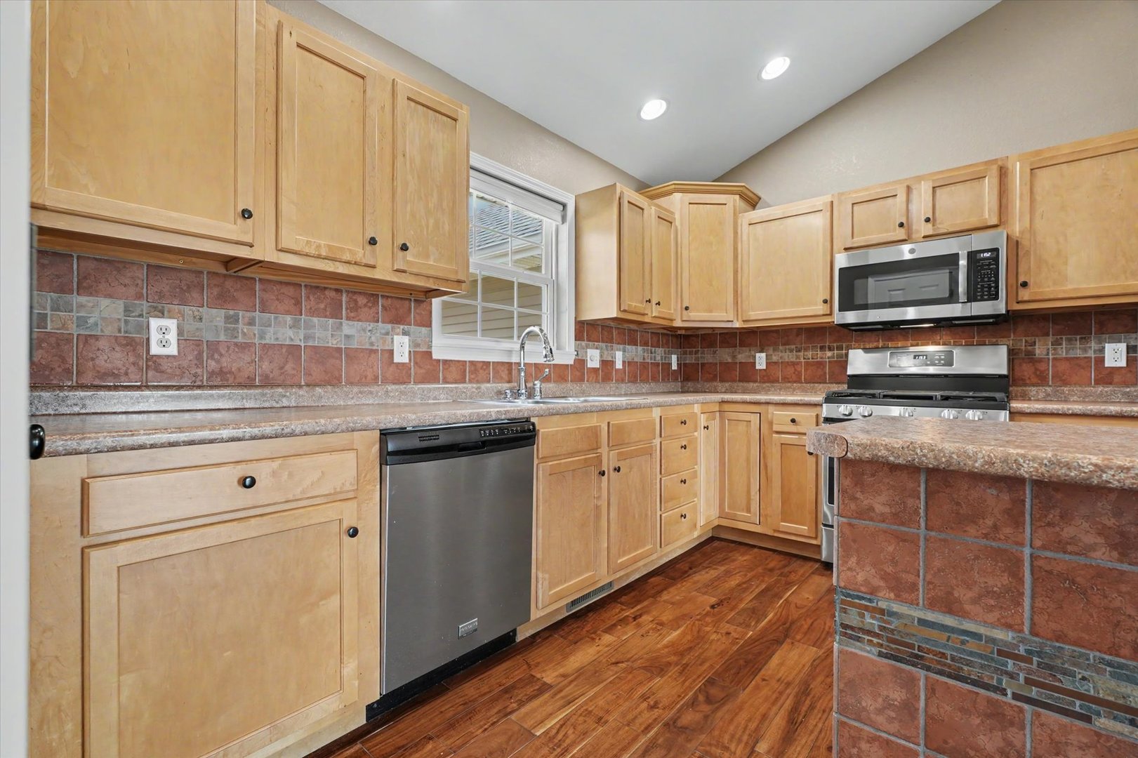 12672598 Property Photo 13