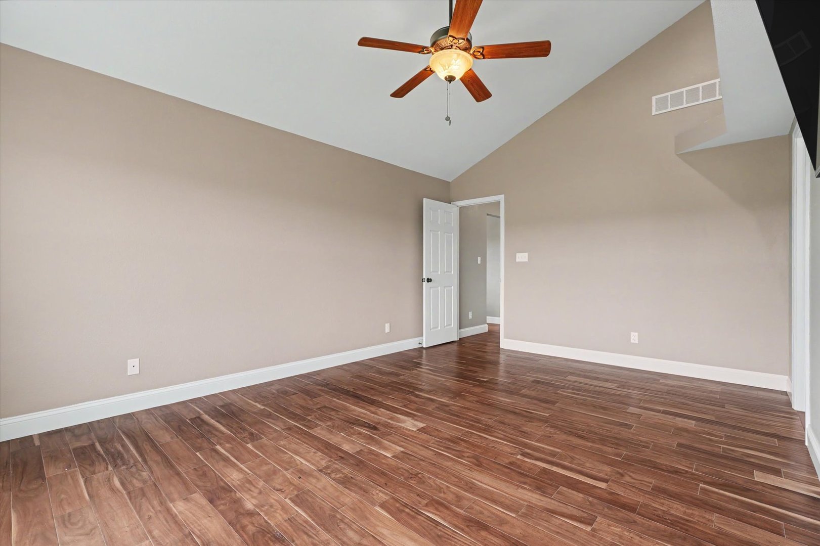 12672598 Property Photo 24
