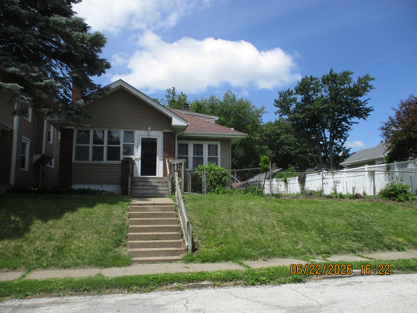 2624 LECLAIRE Street Property Photo 1