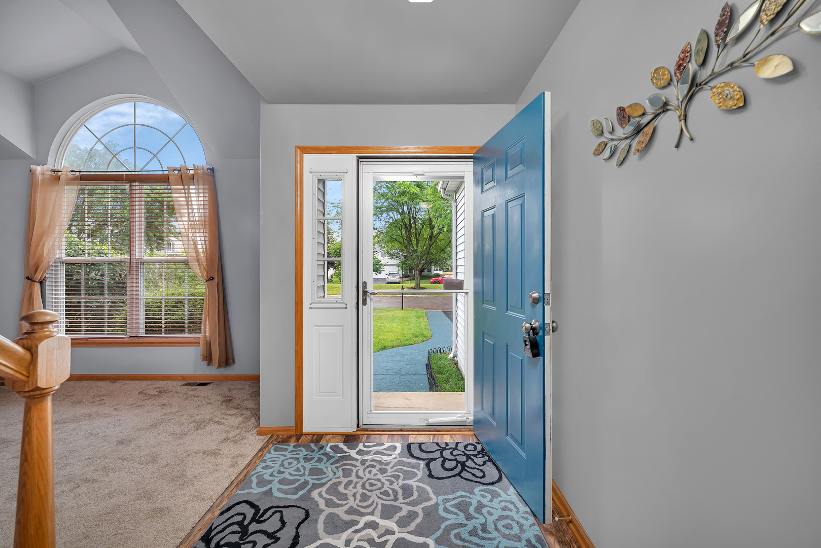 1915 Somerset Court Property Photo 4