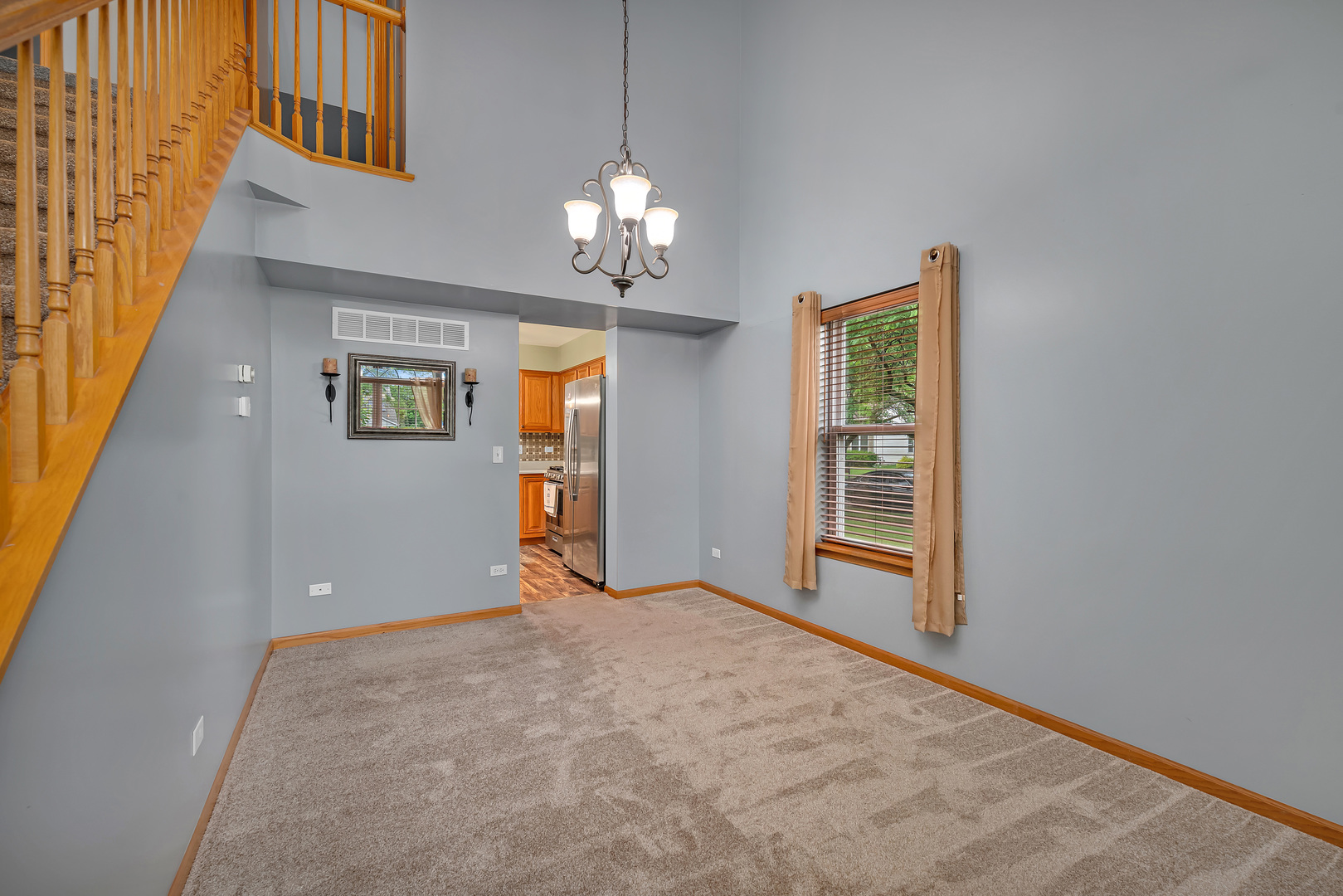 1915 Somerset Court Property Photo 6