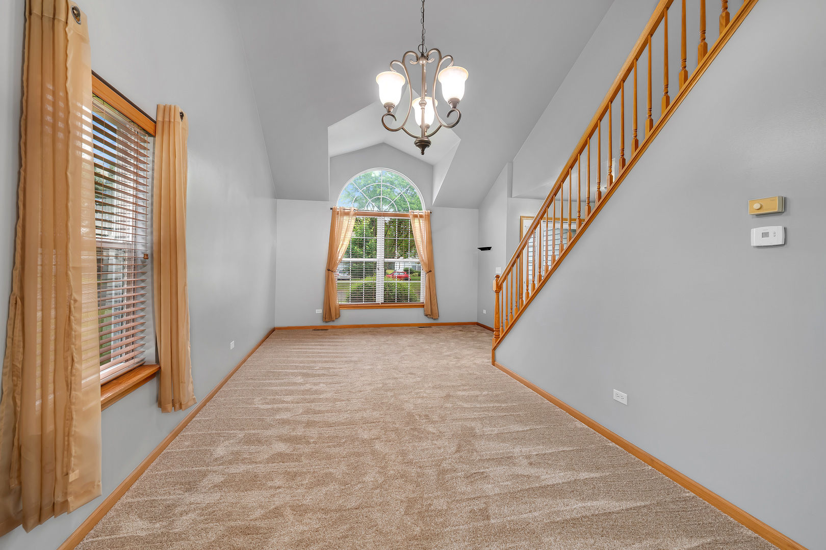 1915 Somerset Court Property Photo 7