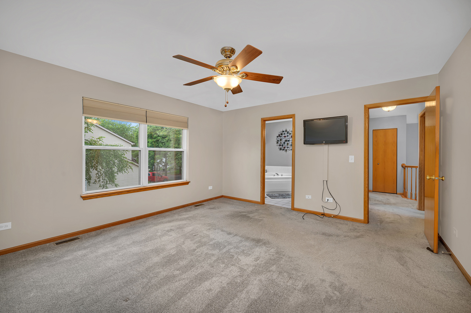 1915 Somerset Court Property Photo 19