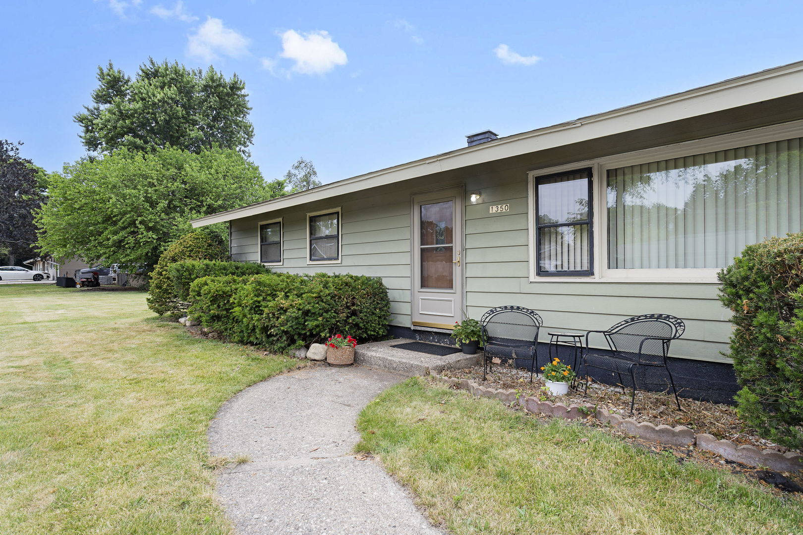 1350 63rd Place Property Photo 2