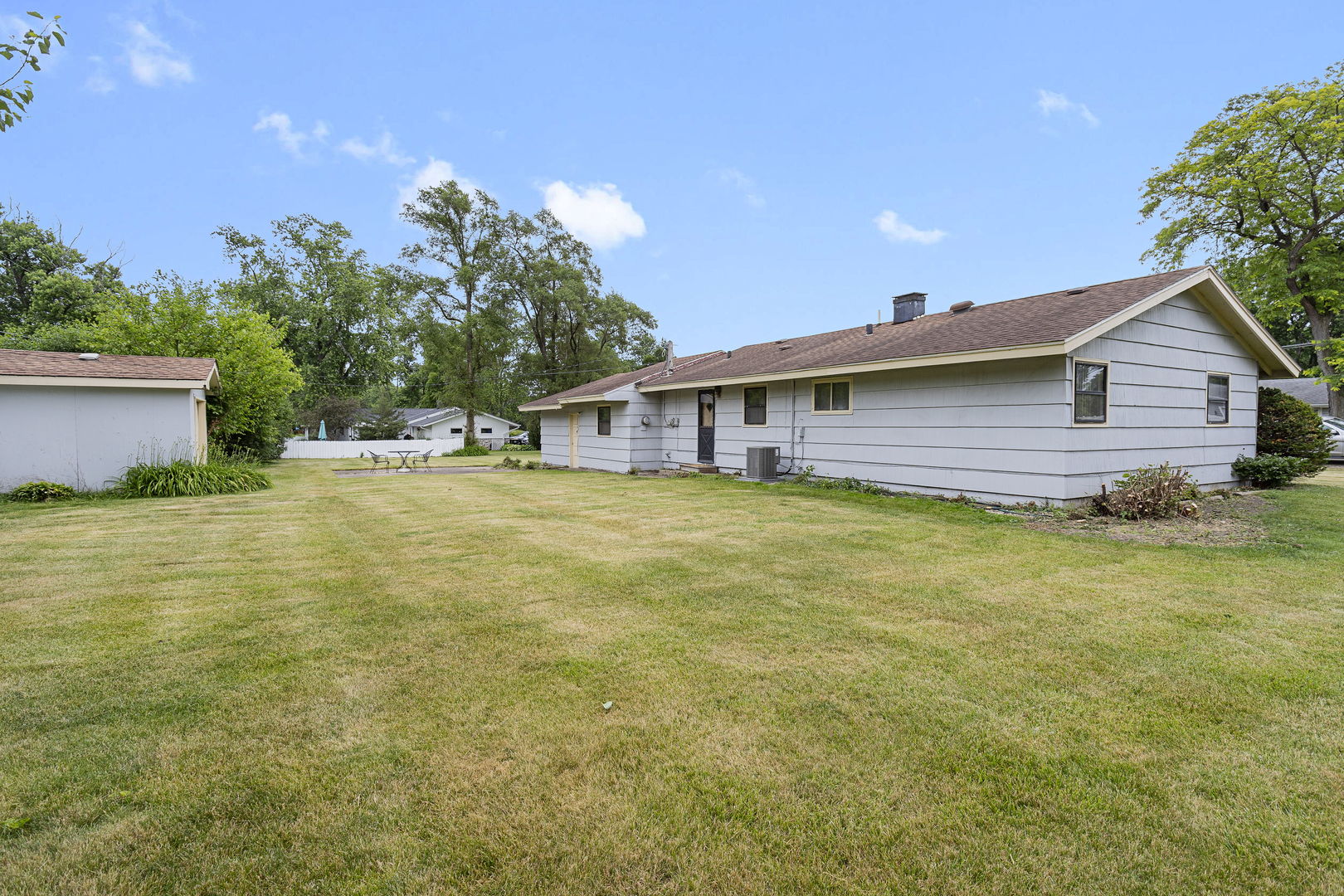 1350 63rd Place Property Photo 4